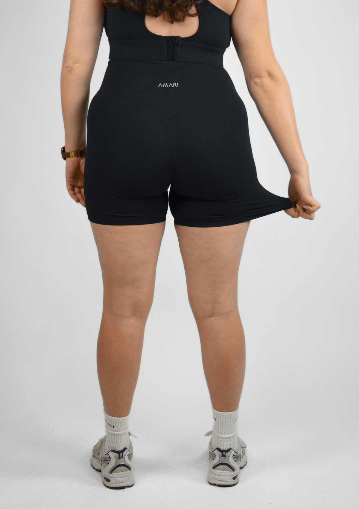 V-Shorts - Black