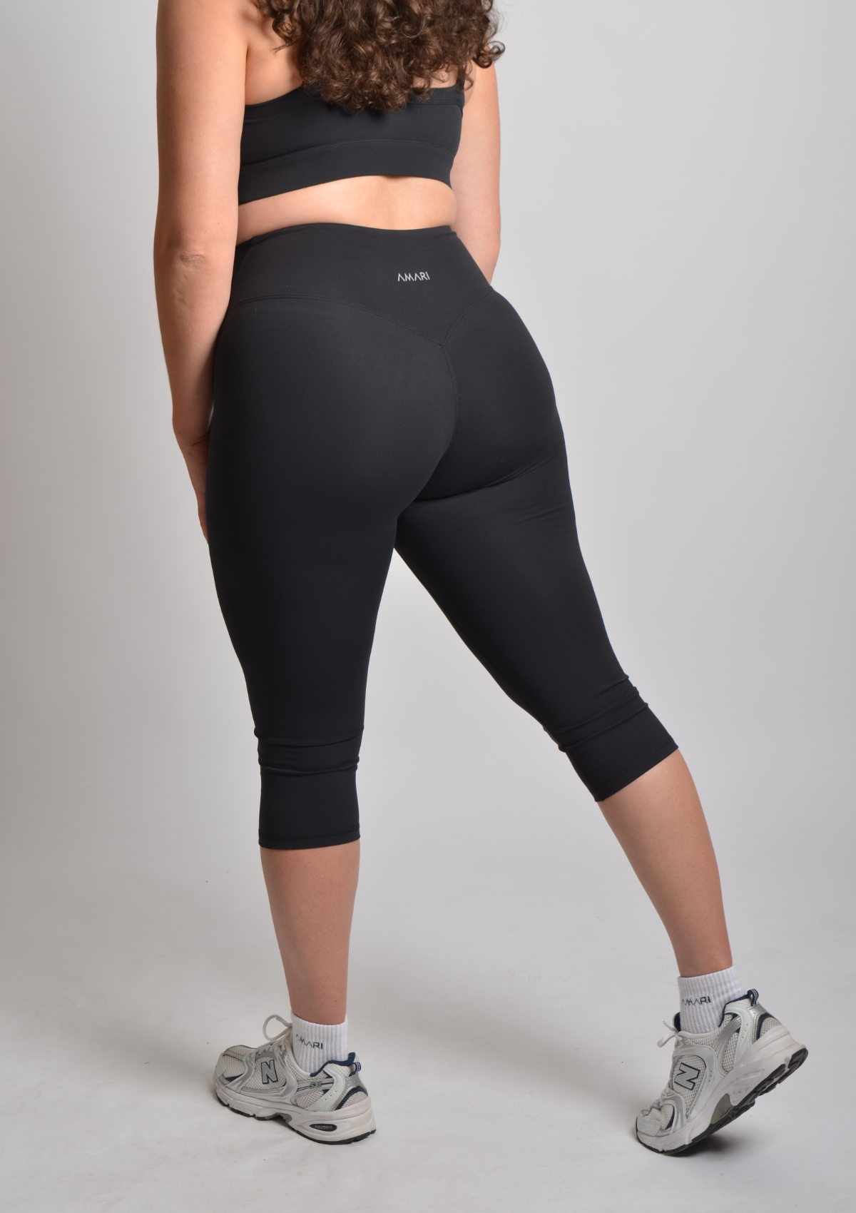 Cloud Love™ V-Waist Capri Leggings - Black