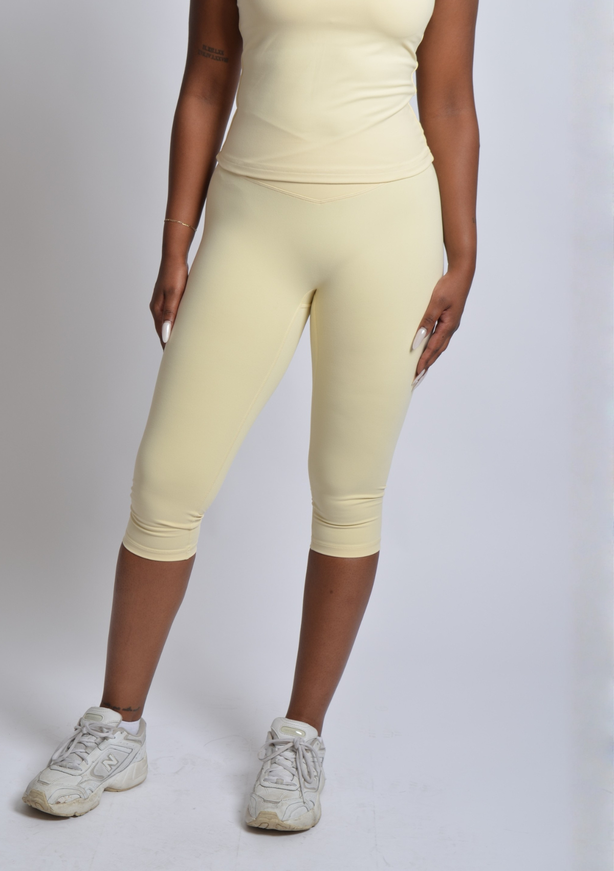 V-Waist Capri Leggings - Butter Yellow