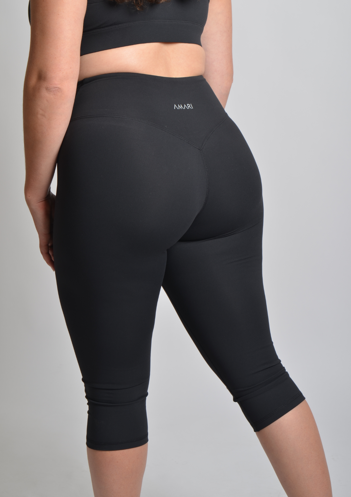 Cloud Love™ V-Waist Capri Leggings - Black