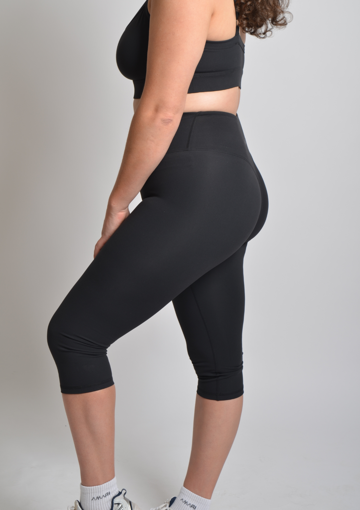 Cloud Love™ V-Waist Capri Leggings - Black