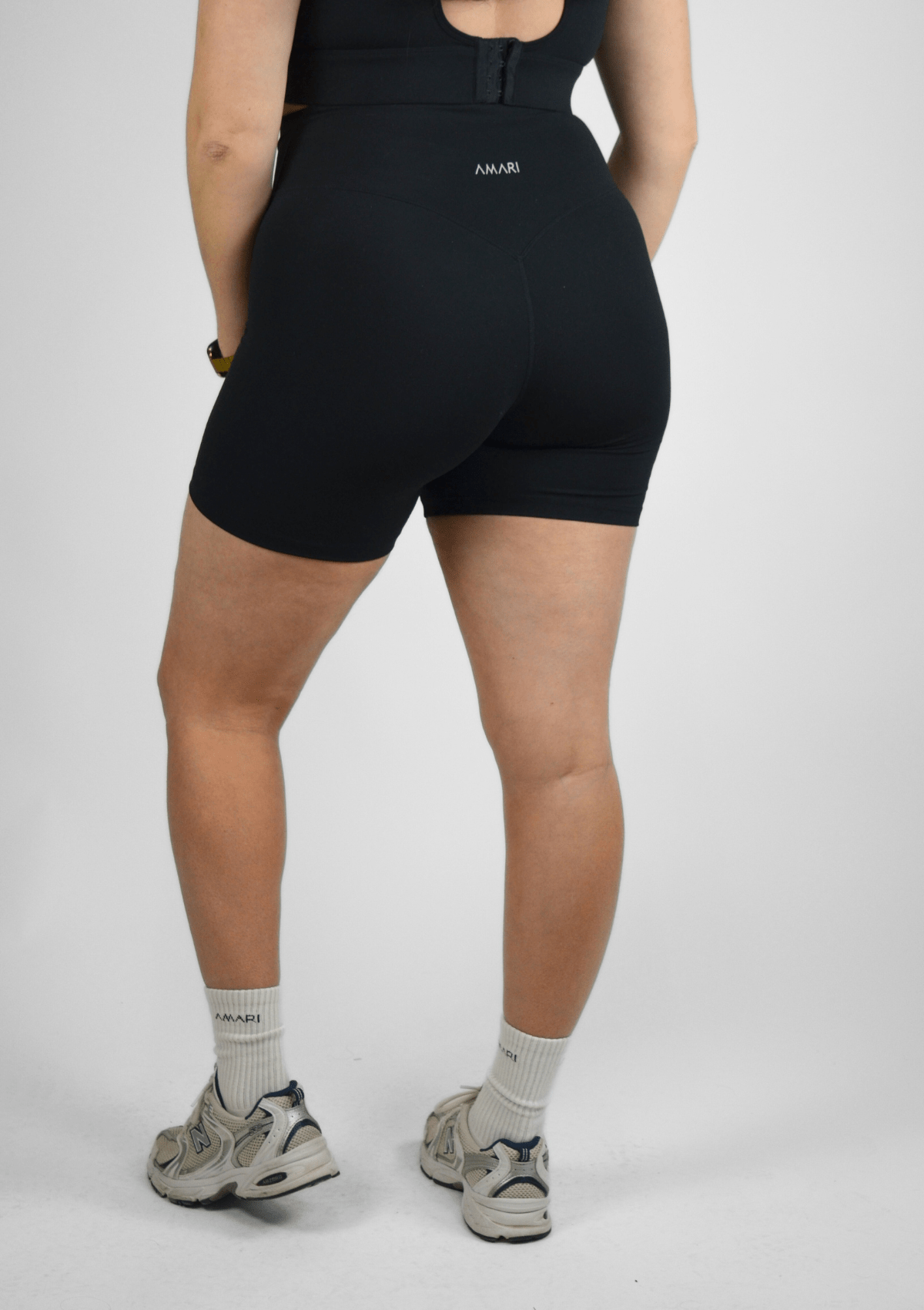 V-Shorts - Black