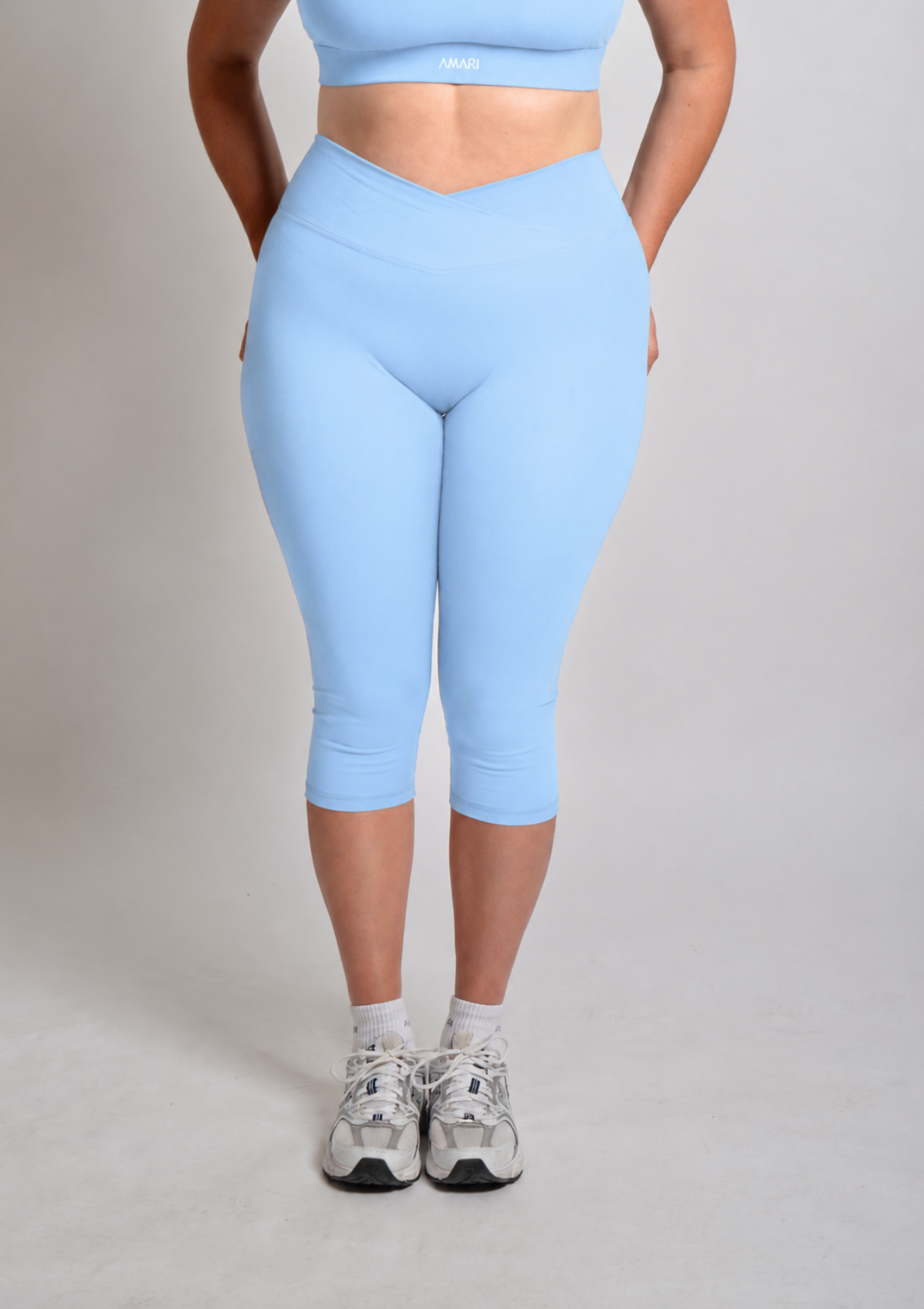 Cloud Love™ V-Waist Capri Leggings - Baby Blue