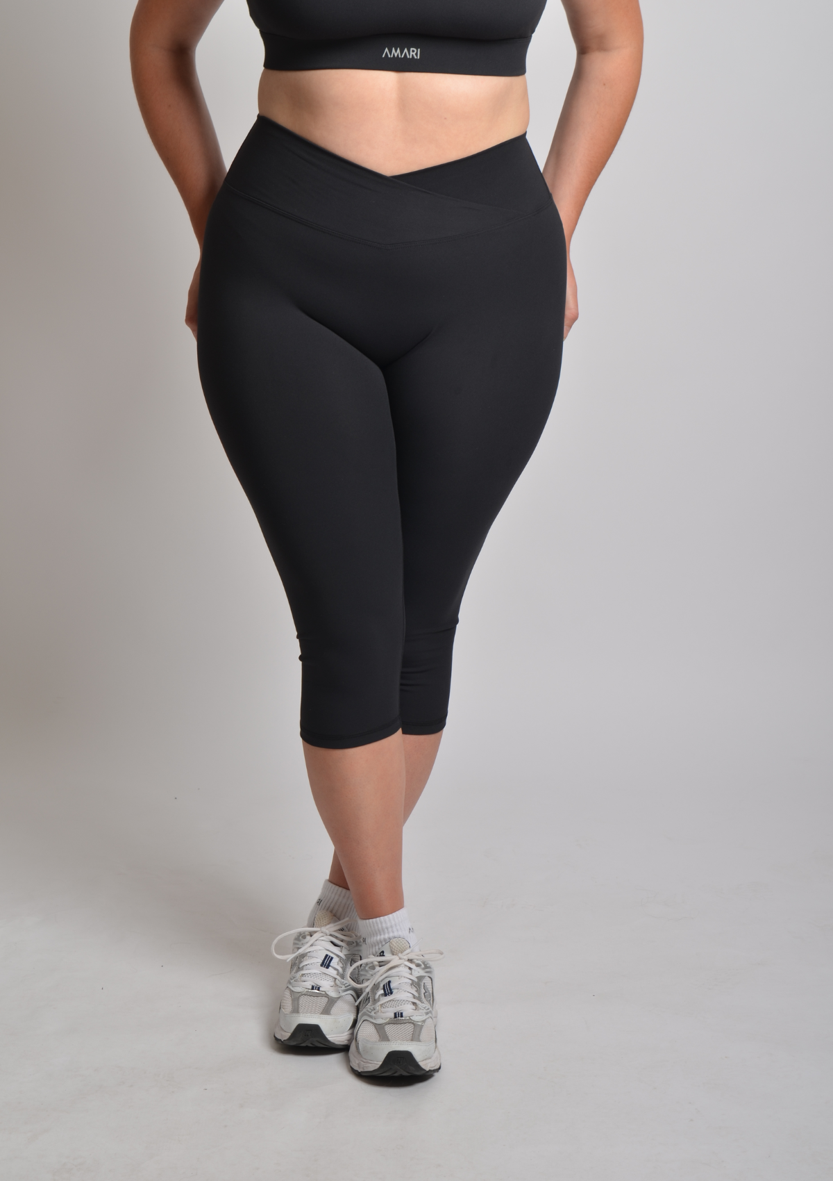 Cloud Love™ V-Waist Capri Leggings - Black