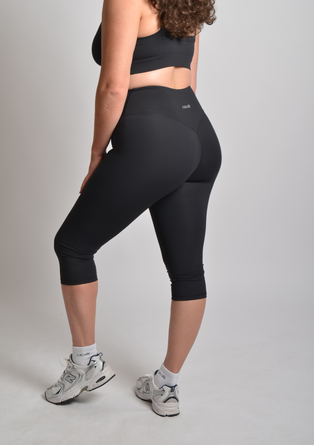 Cloud Love™ V-Waist Capri Leggings - Black