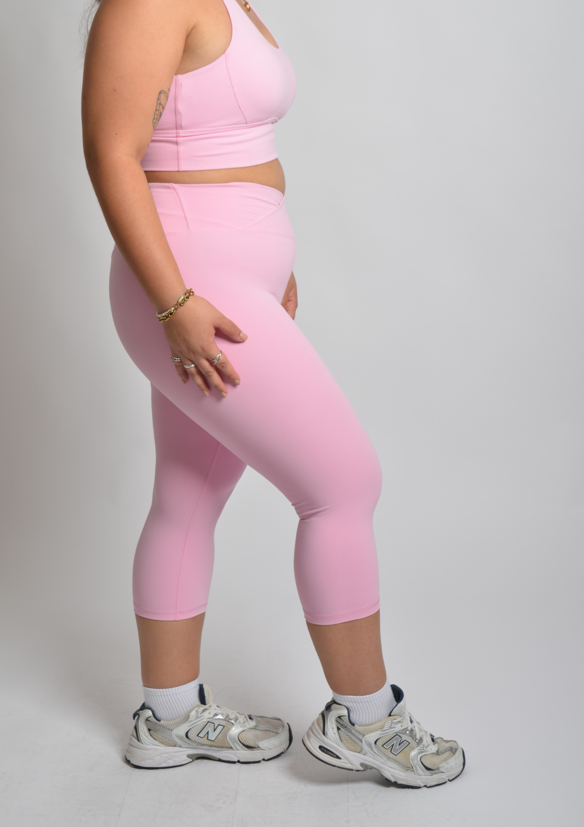 V-Waist Capri Leggings - Soft Pink