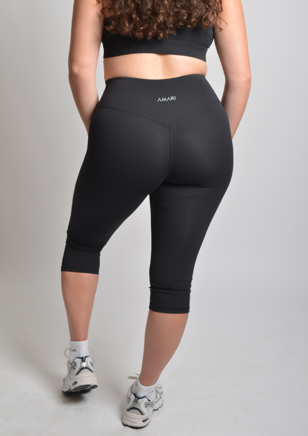 Cloud Love™ V-Waist Capri Leggings - Black