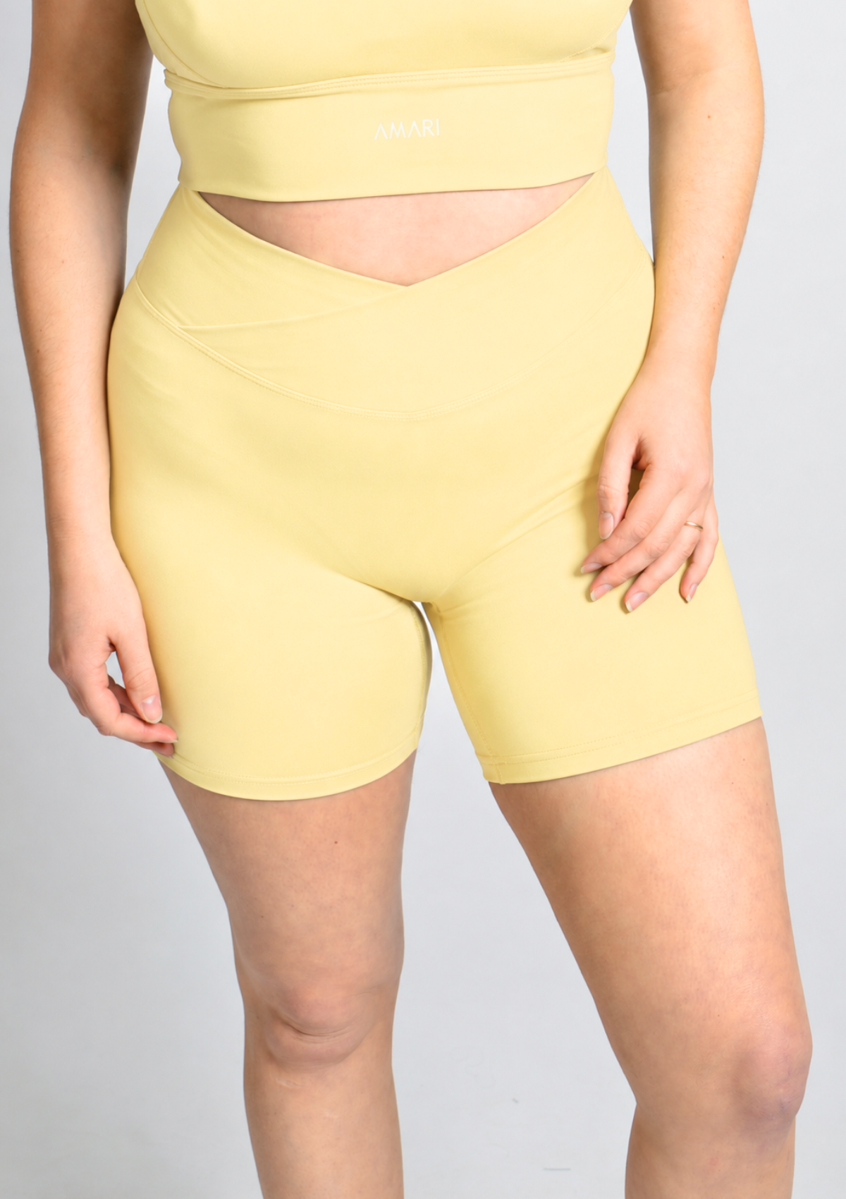 V-Shorts - Butter Yellow